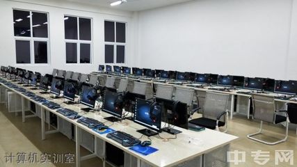 貴州經(jīng)貿(mào)職業(yè)技術(shù)學院 校園環(huán)境與計算機技術(shù)培訓體驗
